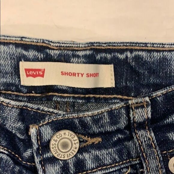Levi’s shorty short   - Picture 3 of 4